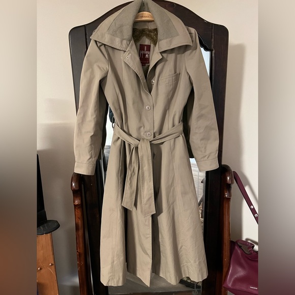 Tan trench coat with removable liner - Picture 2 of 11
